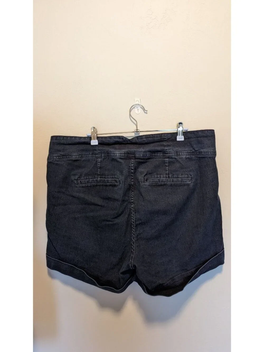 Torrid Denim Mid-Rise Dark Wash Jean Shorts Size 18 With Triple Button Closure
